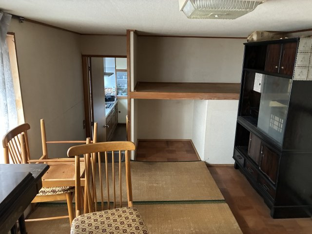 米沢市下花沢３丁目　二階建て中古住宅の内装|インナーガレージ上部の部屋