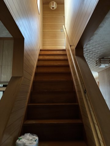 米沢市下花沢３丁目　二階建て中古住宅のその他|階段