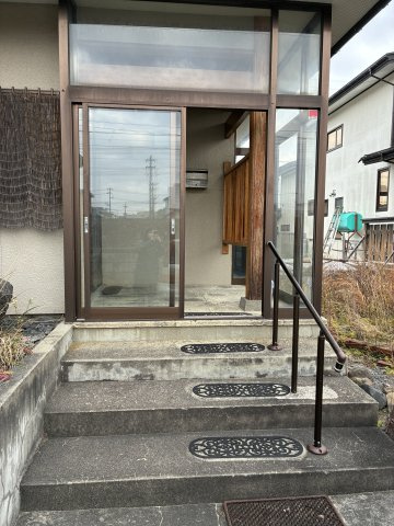 米沢市下花沢３丁目　二階建て中古住宅のその他|風除室