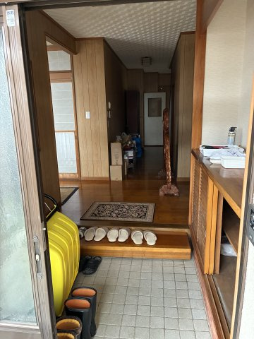 米沢市下花沢３丁目　二階建て中古住宅の玄関