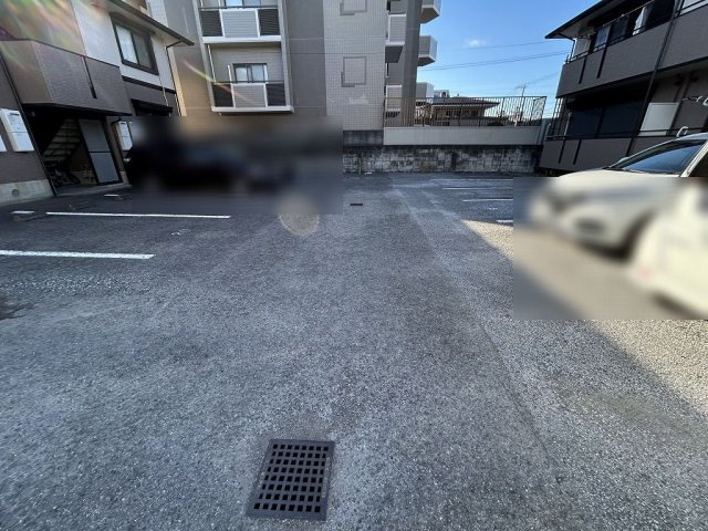 ハイカムール高須A棟の駐車場|駐車場完備です