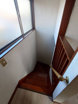 【内装】 | 寿ガーデンプレイス | ２階階段室