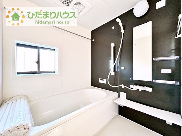 【浴室】 | 土浦市烏山4丁目　新築戸建　B号棟 | 大人が足を伸ばしても十分な広さ！一人でゆっくりくつろぐ時間も大切です！