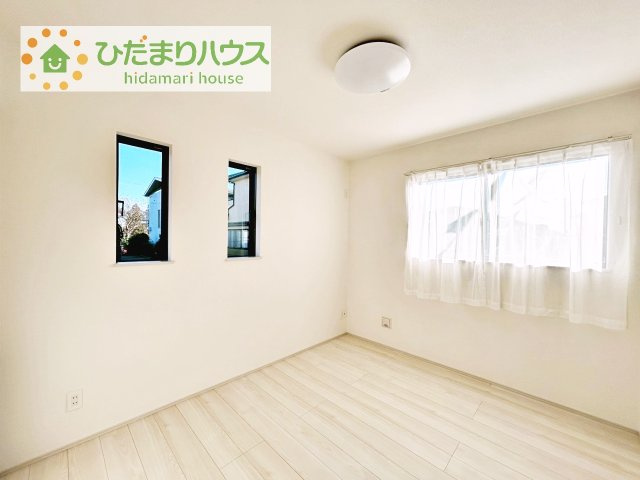 【洋室】 | 土浦市烏山4丁目　新築戸建　B号棟 | お掃除しやすく、清潔感を保てるのでダニも発生しにくいフローリング♪