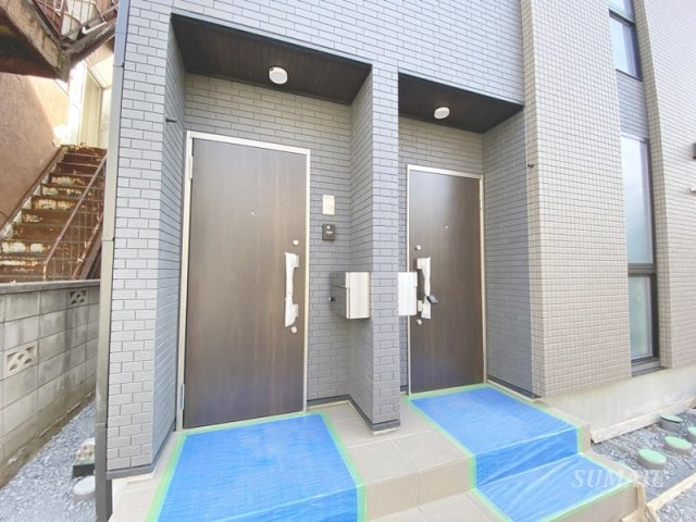 アヴニール大宮のエントランス