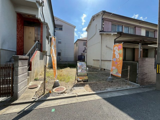 明野町　建築条件無土地の外観|物件のことはもちろん、教育施設・スーパー・商業施設・公園・公共機関といった周辺の住環境も車でご案内します。ぜひ現地で暮らしやすさなどイメージしてください！（R7.10撮影）