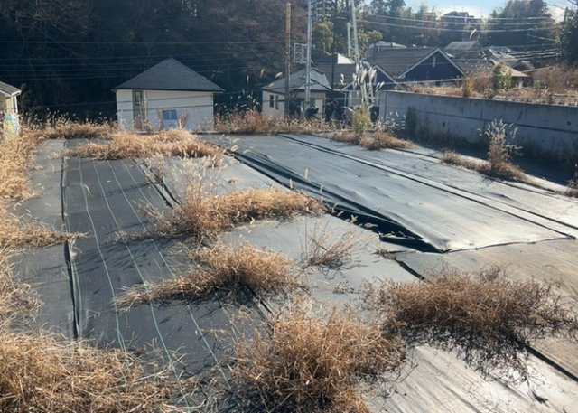 【外観】 | 土地の形が極端に長細かったり、狭小地、あるいは道路との高低差がある傾斜地だった場合、後々売ろうとしても買い手がつかない場合もあります。後々、売却することになった時に価値の下がらない土地を選びましょう。