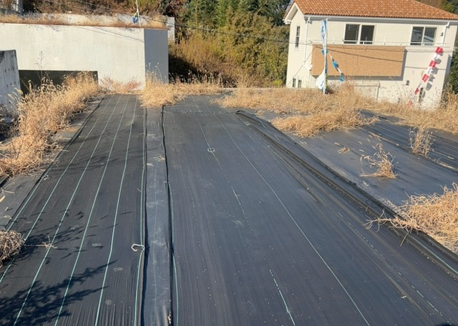 【外観】 | 土地を買う際、住む地域の自治体や福祉の補助制度にも注目してみましょう。子供や老人の医療補助やゴミ出しのルールなど、自治体によってルールに大きな違いがあるため、暮らしやすい土地で判断するとよいでしょう。