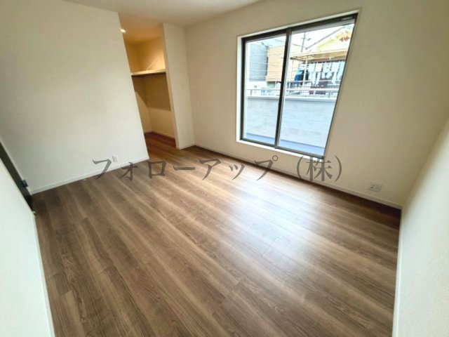 和泉市池上町4丁目の洋室|ゆったりした洋室です