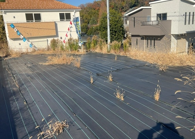 【外観】 | 家を建てる場合、方位は要チェックです。現実的に日当たりのよい家ならばリビングは南側、建築基準法でも北側に当たる家への配慮は求められています。土地を見学に行く際は、方位磁針を持って行くようにしましょう。