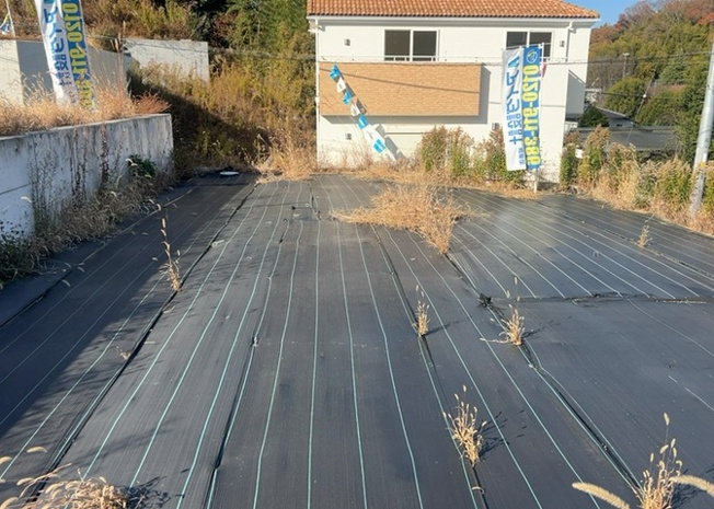 【外観】 | 土地を買う際、住む地域の自治体や福祉の補助制度にも注目してみましょう。子供や老人の医療補助やゴミ出しのルールなど、自治体によってルールに大きな違いがあるため、暮らしやすい土地で判断するとよいでしょう。