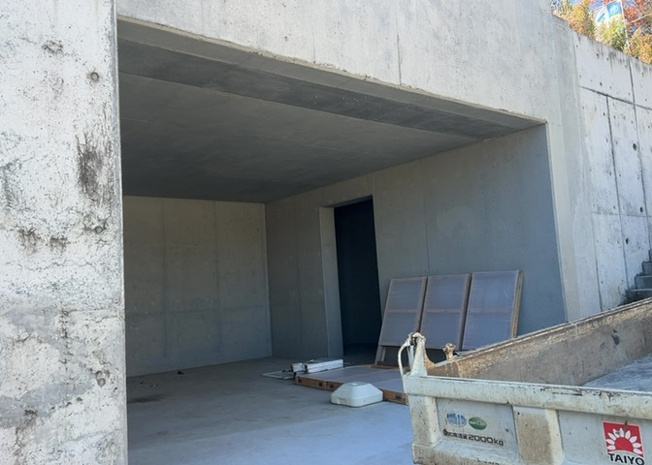 【外観】 | 物件の詳細については、現地を見てわかること以外に、役所や法務局などで調べないとわからないことがあります。そのため、現地に行く場合は、もしこの物件を買ったらどのような生活ができるかをイメージしましょう。