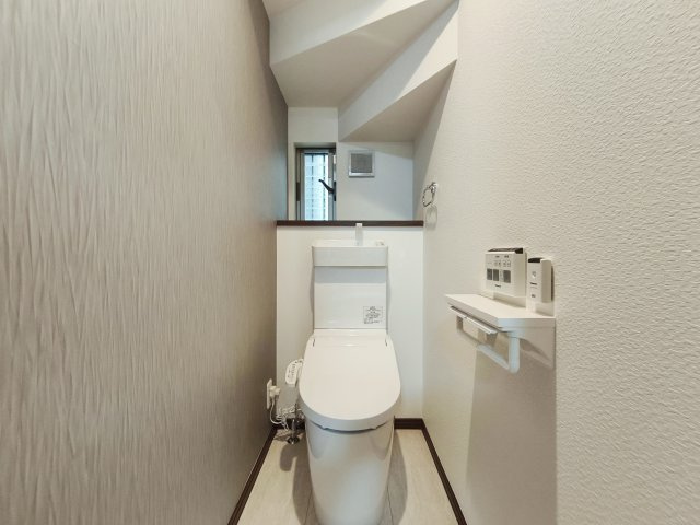 杉並区和泉2丁目のトイレ|トイレは1階・2階にございます
水回りは全て新規交換済みの為気持ちよくお使いいただけます