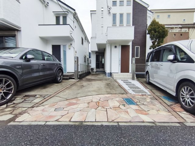 杉並区和泉2丁目の駐車場|お車の他にもバイクや自転車などを置くスペースのある広々カースペース付