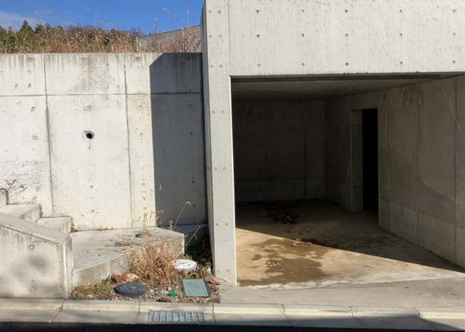 【外観】 | 物件の詳細については、現地を見てわかること以外に、役所や法務局などで調べないとわからないことがあります。そのため、現地に行く場合は、もしこの物件を買ったらどのような生活ができるかをイメージしましょう。