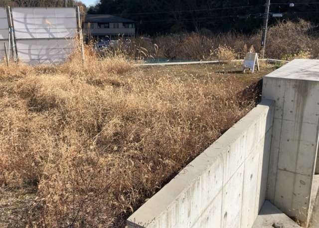 【外観】 | 家を建てる前提で土地を探している場合、地盤の丈夫さは譲れない条件の一つです。地盤が脆弱だと追加工事が必要となります。また、過去に地盤沈下や液状化現象を起こした土地は、できるだけ避けた方がいいでしょう。