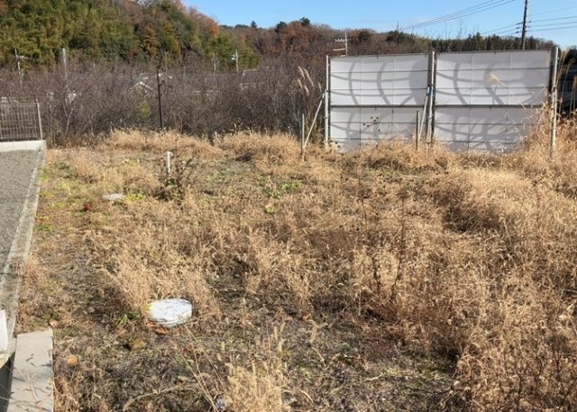 【外観】 | 人が暮らすうえで日光は大切な要素となります。日当たりの良さは譲れないポイントですね。併せて近くに大きな建築物の建築予定がないか、あるいはそれが可能な土地が近くにないか事前に確認することもお勧めします。