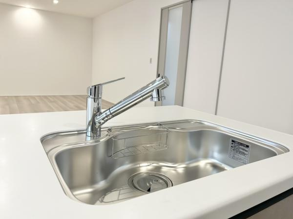 坂出市江尻町リフォーム戸建てのその他|キッチンの水栓には、専用の浄水カートリッジをセットできるようになっています。いつでもおいしいお水が飲める嬉しい仕様です。（カートリッジは定期的な交換が必要です）