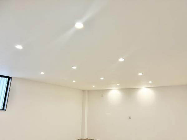 坂出市江尻町リフォーム戸建てのその他|各居室の照明器具は新品交換し、設置した状態でお引渡します。別途購入が必要ないので手軽にお引越しができますね。