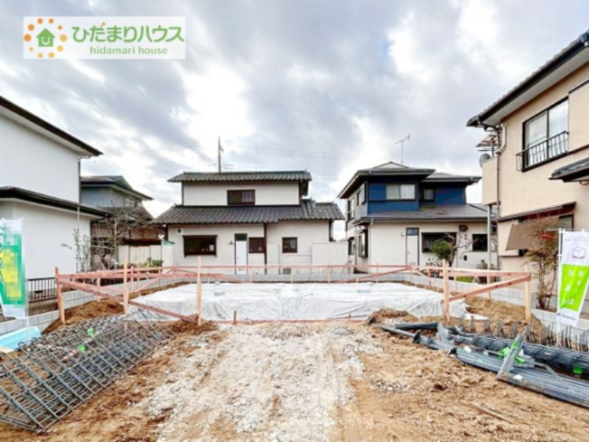 【駐車場】 | つくば市森の里第7　新築戸建 | ゆったりとしたカースペースで、ファミリーカーや軽自動車もラクラク駐車出来ますね♪