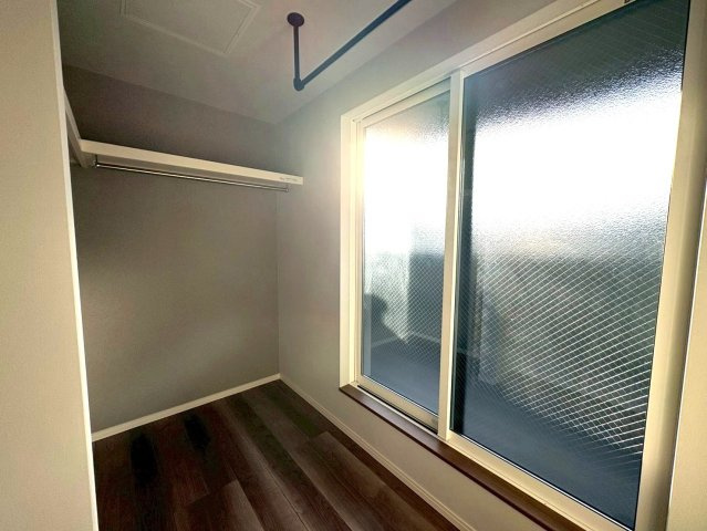 広々リビングの３ＬＤＫ◆インナーバルコニー付き◆駐車スペース２台分有り◆宇治市五ヶ庄上村のランドリースペース|ランドリースペース