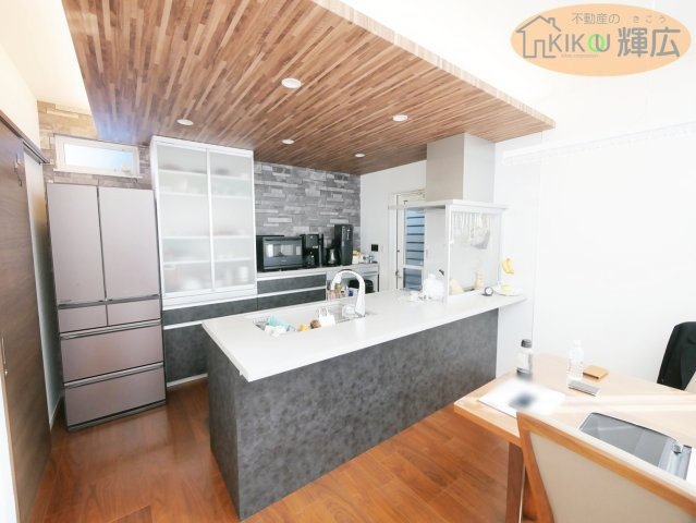 【キッチン】 | 加古川市尾上町養田　中古戸建 | 毎日の料理が楽しくなる、デザイン性あふれるキッチン