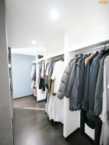 加古川市尾上町養田　中古戸建の収納|寝室に約2帖の収納スペース、衣類も小物もすっきり片付きます。