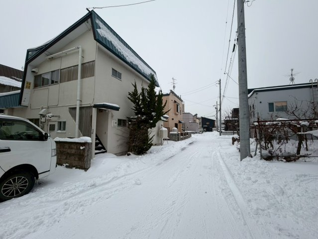 新琴似8条12丁目の前面道路含む現地写真