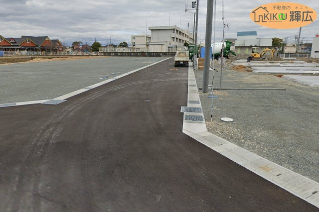 【前面道路含む現地写真】 | 加古郡稲美町野寺（全8区画）4号地　土地