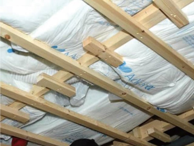 【構造・工法・仕様】 | 耐力面材として使用する耐震ボード「タイガーEXハイパー」。高強度、防耐火、軽量、優れた透湿性、高耐久、ゼロアスベスト、低ホルムアルデヒドなど、多彩な特長を備えています。