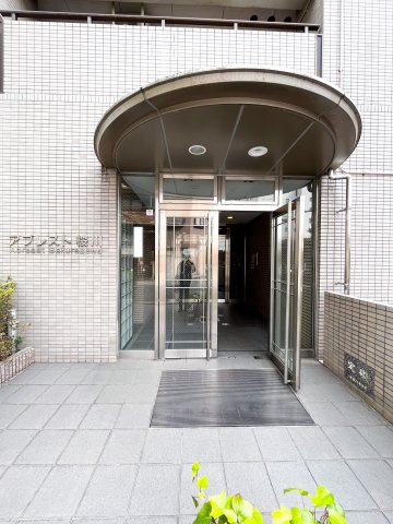 アブレスト桜川のロビー
