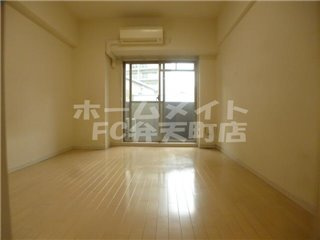 【居間・リビング】 | アドバンス大阪ドーム前 | こちらの居間で趣味の時間をお楽しみください