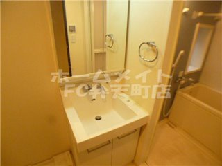 【洗面所】 | アドバンス大阪ドーム前 | 明るい洗面所です