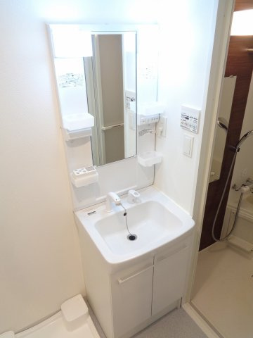 ＧＥＮＯＶＩＡ中野島の洗面所