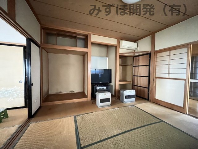 酒田市字荒町71の居間・リビング