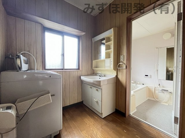 酒田市字荒町71の洗面所|脱衣スペースを確保した洗面所