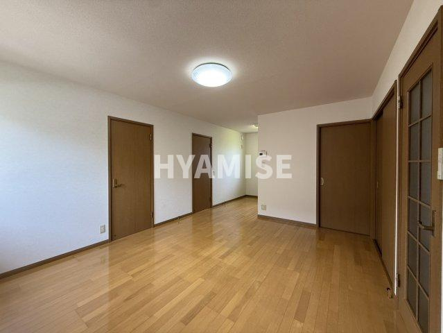 フロンティアSTの居間・リビング|※室内画像は別号室のもの