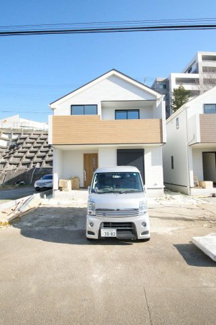 【外観】 | 【仲介手数料無料！！】府中市日新町１丁目　新築戸建て（全1棟）1号棟　6190万円 | 令和７年12月18日撮影　建築中