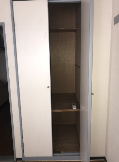 三軒茶屋ゴールデンビル　駅近　南面バルコニー　フローリングの収納