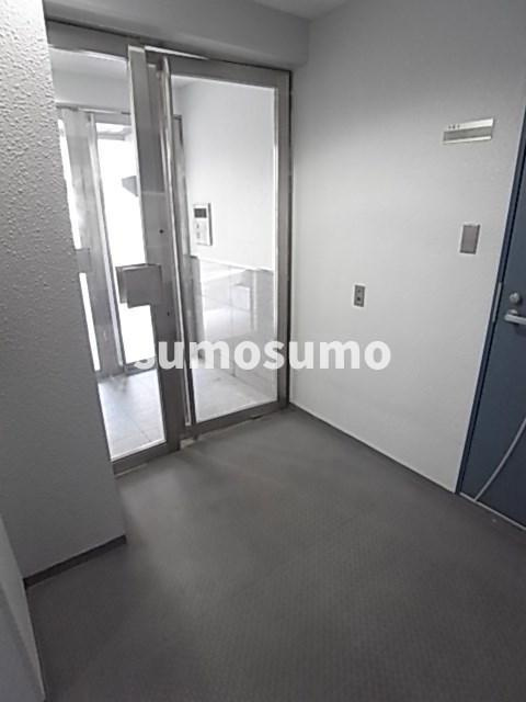 尼崎市南塚口町３丁目の賃貸マンションのエントランス