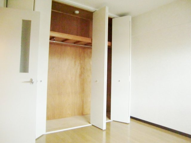 宝塚市安倉南１丁目の賃貸マンションの収納