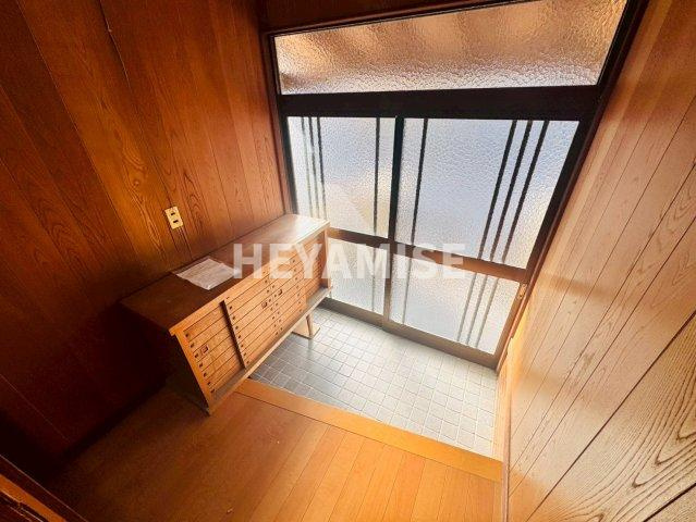 田中町戸建ての玄関