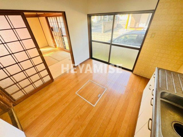 田中町戸建ての居間・リビング