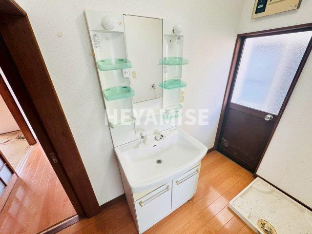 田中町戸建ての洗面所