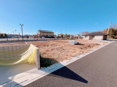 【前面道路含む現地写真】 | 【石橋第1期　現地外観】
※令和7年12月時点