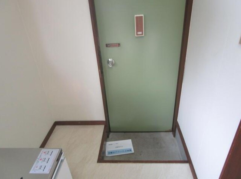 杉並区宮前５丁目のアパートの玄関