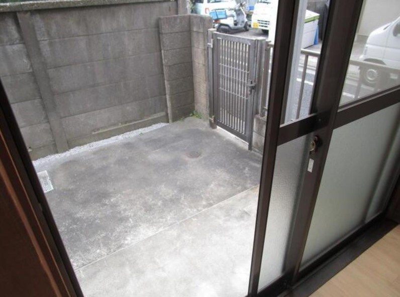 杉並区宮前５丁目のアパートのバルコニー