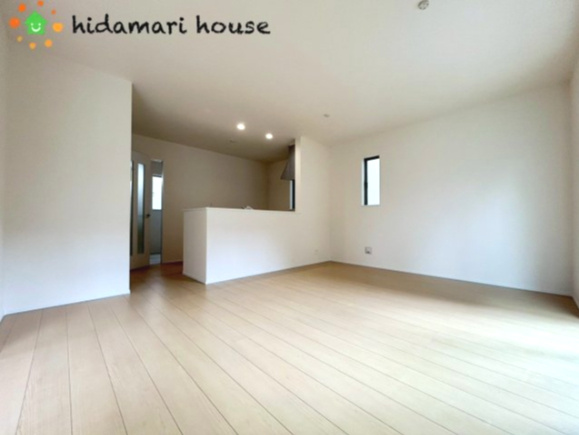 見沼区東大宮6丁目48番　新築戸建　ハートフルBの前面道路含む現地写真