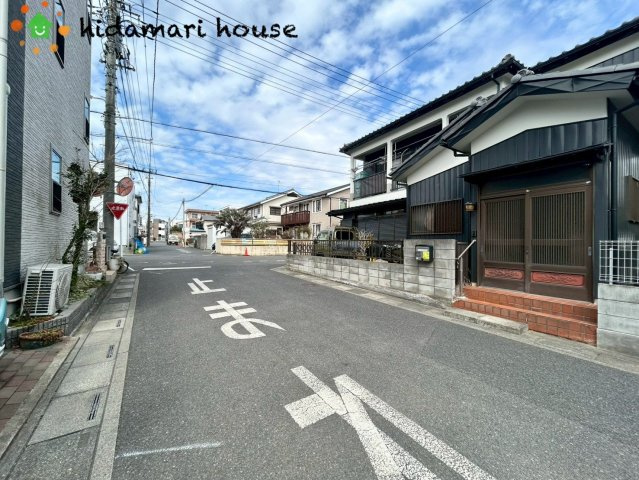見沼区東大宮6丁目48番　新築戸建　ハートフルBの前面道路含む現地写真