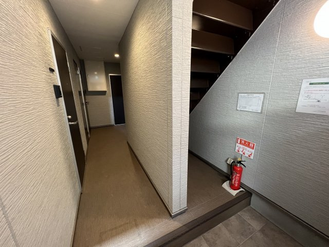 ALEGRIA九条のエントランス